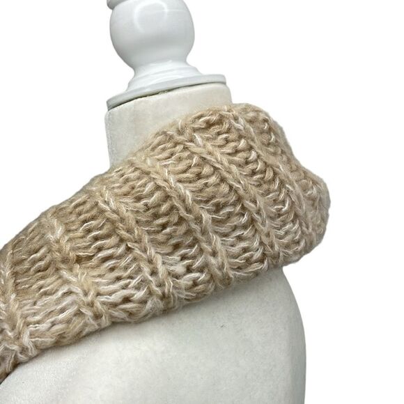 Scarf Chunky Knit Neutral colors infinity warm soft cozy - Picture 3 of 9